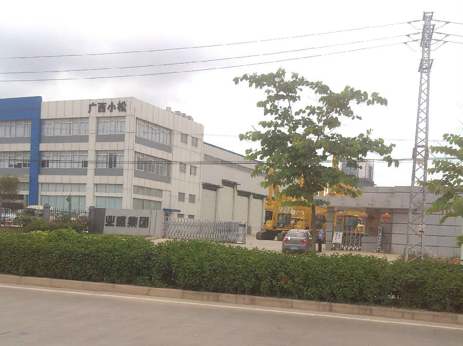 广西小松大门全景..jpg